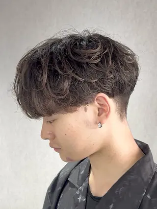ショート カラー パーマ メンズ 【シャドウパーマ センターパート】義心のヘアスタイル