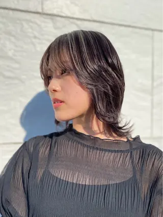 ミディアム 山西 真琴のヘアスタイル
