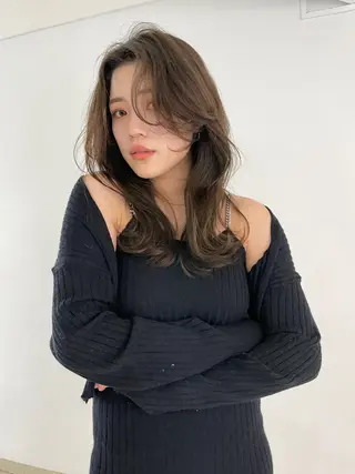 セミロング kana/ ブリーチ/暖色のヘアスタイル