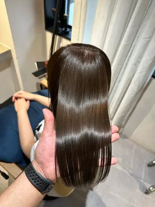 セミロング 必ず笑顔で帰っていた だきます！安田祐貴のヘアスタイル