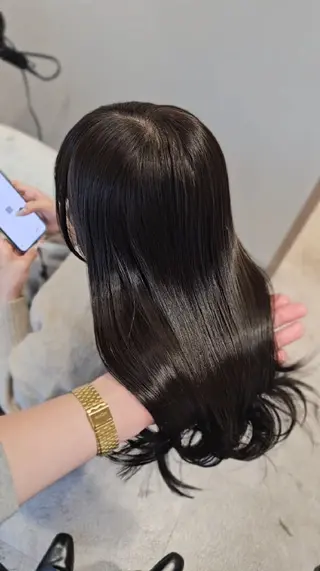 ロング カラー 縮毛矯正をしている人 のためのカラーのヘアスタイル