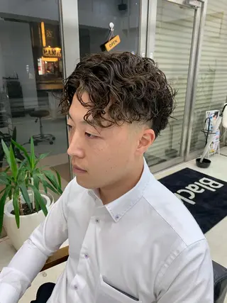 ショート パーマ 嶋 悠哉のヘアスタイル
