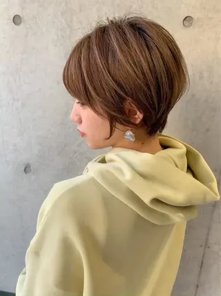 ショート カラー 髪質改善|透明 感カラー🩵レイヤーのヘアスタイル