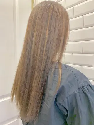 ロング カラー 粟田 めぐみのヘアスタイル