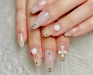 ネイル 🦋 Queenieのネイルデザイン