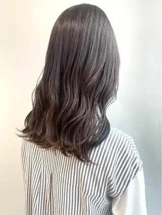 セミロング 山口 莉奈のヘアスタイル