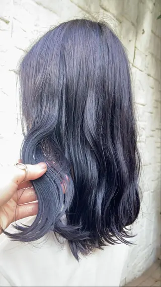 ミディアム カラー カジュアルを女っぽく 𝗮𝘆𝗮𝗰𝗼のヘアスタイル