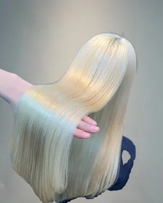 ロング カラー 《髪質改善 UN BLEACH》のヘアスタイル