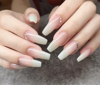 ネイル R inのネイルデザイン