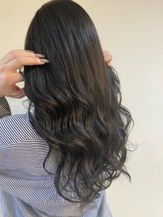 ロング 内野 友貴のヘアスタイル