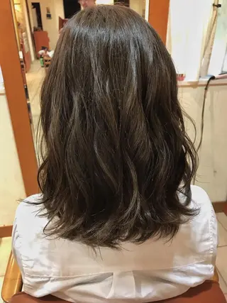 ミディアム カラー 🪐脱白髪染め 🪐松尾菜々美のヘアスタイル