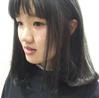 ミディアム カラー 岩田 萌那のヘアスタイル