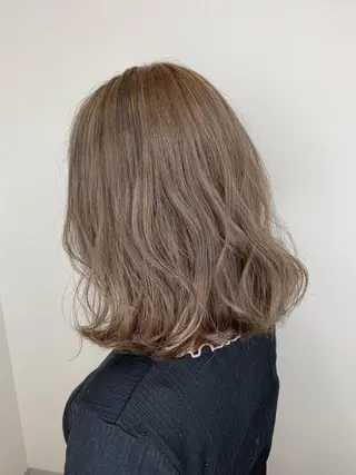 セミロング カラー 【透明感、艶髪】西村 有司のヘアスタイル