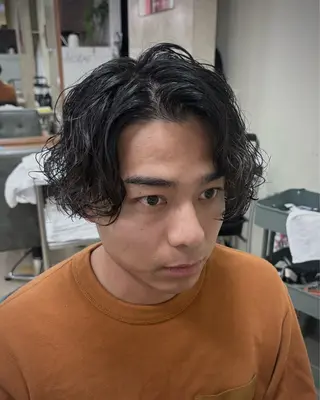 パーマ メンズ 会社で浮かない ビジネスヘア/心斎橋のヘアスタイル