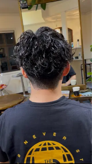 ショート パーマ メンズ 西岡 勇人のヘアスタイル