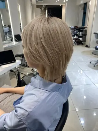 ショート 上品ハイトーン×艶 カラー🤍／ふうか༊のヘアスタイル