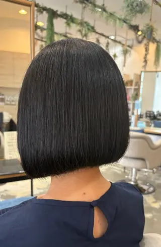 ミディアム 新畑 京子のヘアスタイル
