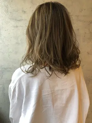 セミロング カラー 平川 友希子のヘアスタイル