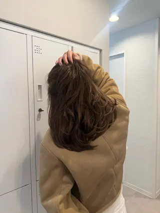 ミディアム 山内 都弥のヘアスタイル