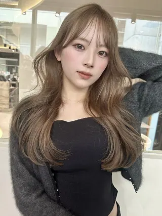 カラー セミロング Lond Roleのヘアスタイル