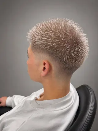 ショート カラー メンズ 黒川 燿のヘアスタイル