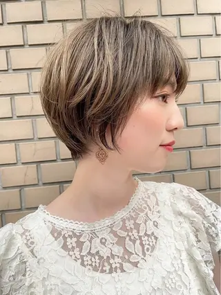 ショート 髪質改善|透明 感カラー🩵レイヤーのヘアスタイル