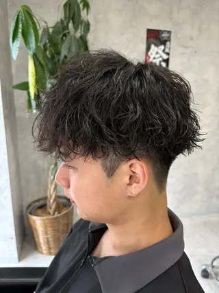ショート パーマ メンズ ユウ🪄 パーマ指名No1のヘアスタイル