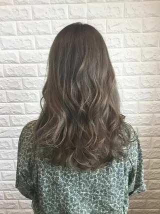 セミロング カラー ヘアアレンジ 🌿‬ ܸAir 透明感🌱西村知佳のヘアスタイル