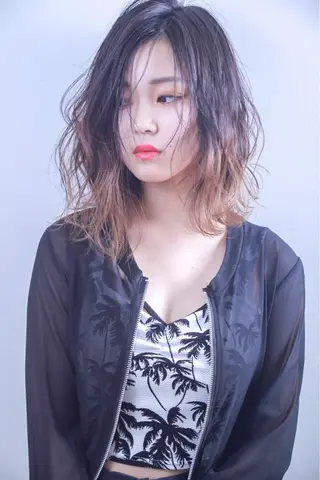 ミディアム カラー 伊藤 裕貴のヘアスタイル