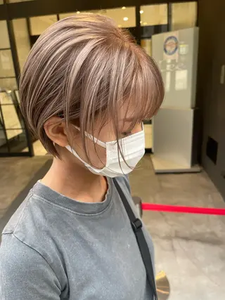 ショート カラー UMEDA FIGAROのヘアスタイル