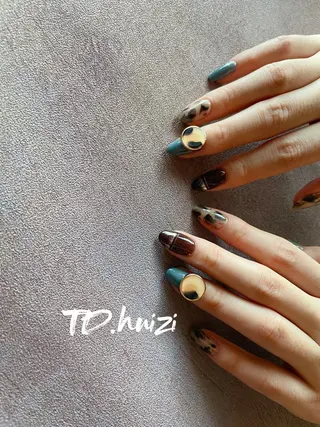 ミディアム めぐみのネイルサロン スタッフ練習のネイルデザイン