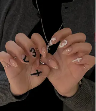 ミディアム Aila Nail HanChanのネイルデザイン