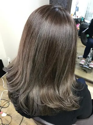 ミディアム カラー 池田 景子のヘアスタイル