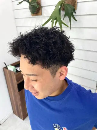 ショート ブリーチ有無Wカラー メンズパーマ大成のヘアスタイル