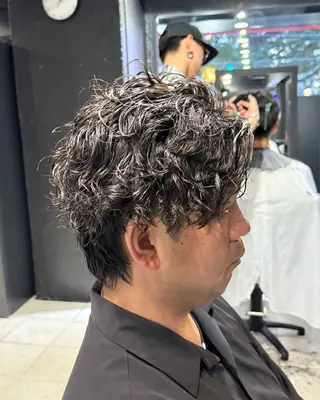 ミディアム パーマ メンズ 【フェザーパーマ】 【縮毛矯正】鶴田文のヘアスタイル