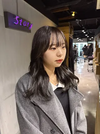 セミロング カラー NANAMI🩵 大人可愛い韓国ヘアのヘアスタイル