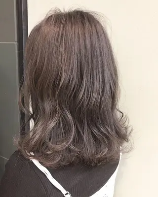 ミディアム カラー 岡田まみ🍒🤍 透明感カラーのヘアスタイル