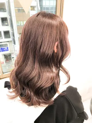 セミロング カラー ハイトーン×レイヤー カットTAKUMIのヘアスタイル
