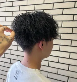 ミディアム パーマ メンズ CHROM TOKYO所属・とおやま レオのヘアスタイル