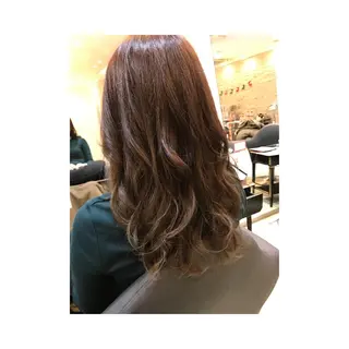 ミディアム セミロング カラー ブリーチ特化 梅田本多翔のヘアスタイル