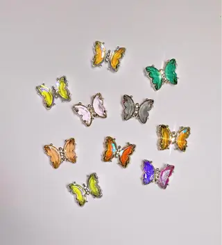 ネイル VIERU 🌈🎀💖のネイルデザイン