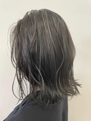 ミディアム 河口 友里のヘアスタイル