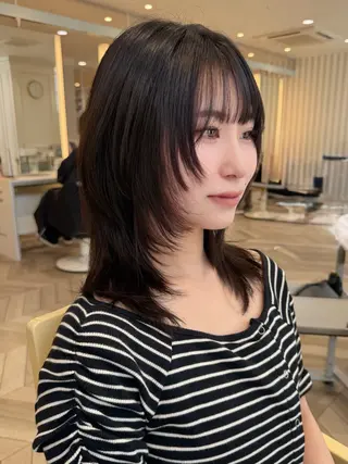ミディアム 小顔レイヤー/ ベージュ🤍Rieのヘアスタイル