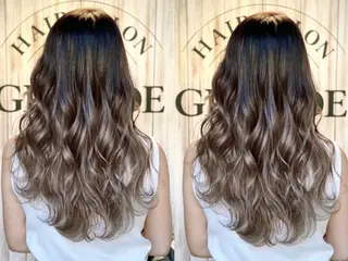 ロング GRANDE アオキのヘアスタイル