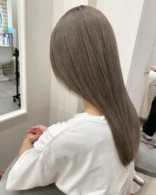 セミロング カラー 佐々木 雪菜のヘアスタイル