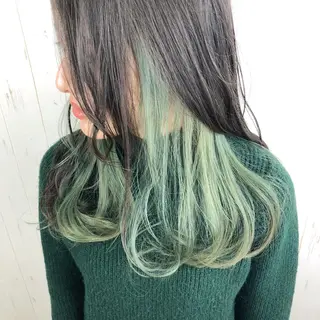 セミロング カラー インナーカラー 推し ブリーチ  髪質改善のヘアスタイル