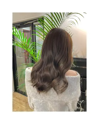 ロング Jura／ レイヤーカットのヘアスタイル