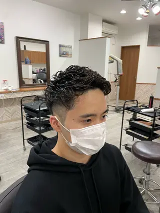 メンズ フェードパーマ 新倉幸之助のヘアスタイル