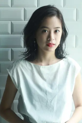 ミディアム 丸茂 聖名のヘアスタイル