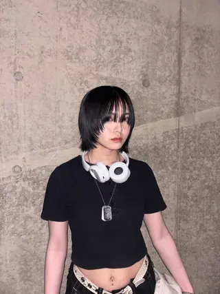 ショート カラー 松崎 真衣のヘアスタイル